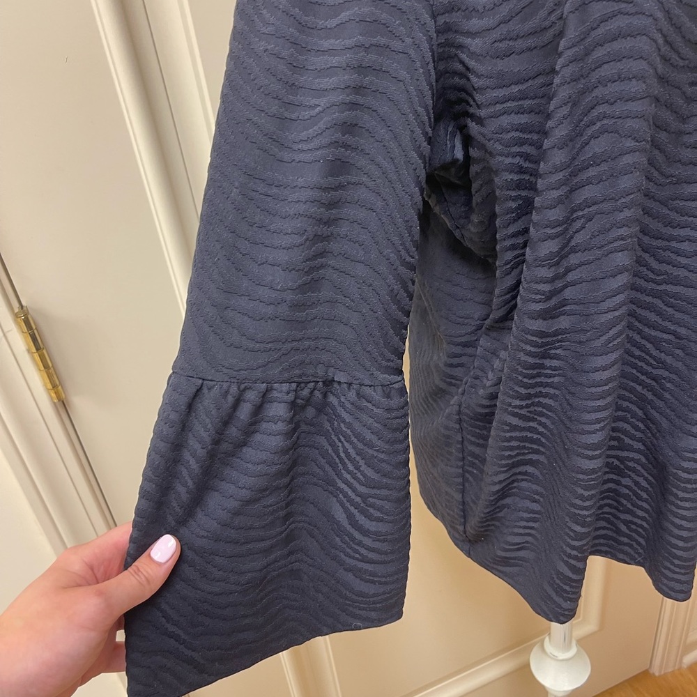 J McLaughlin Black Animal Print Blouse - Picture 3 of 6